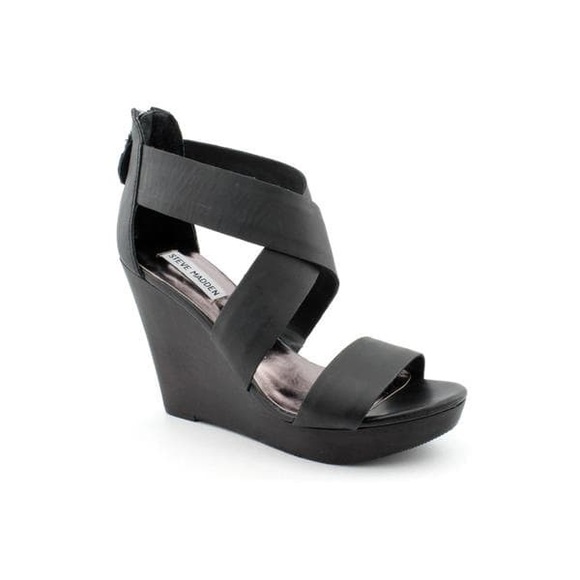 Steve Madden Shoes - Steve Madden • Riddgge black platform sandals